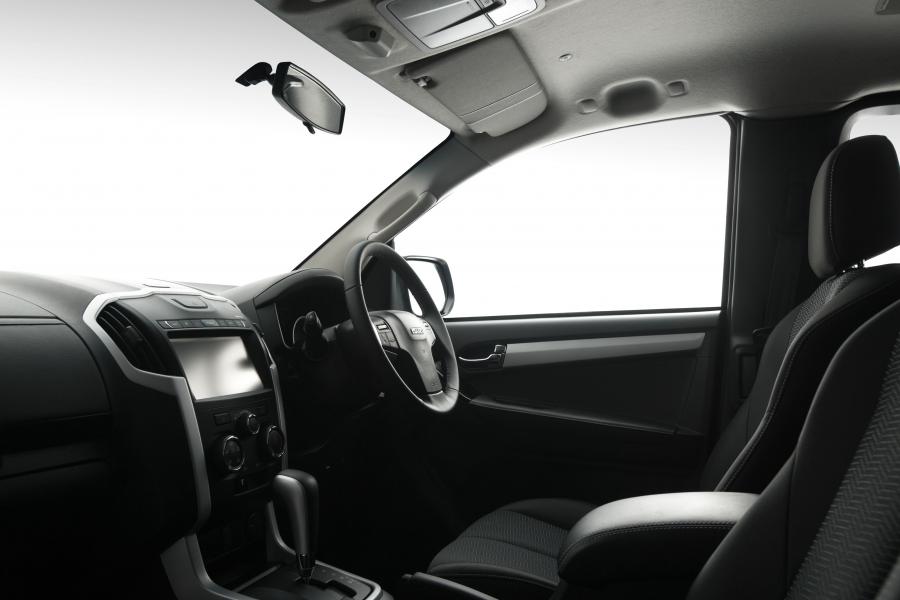 Интерьер Isuzu D-Max LX Double Cab 2018 года  (ZA) (фото 16 из 37)